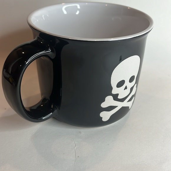 Skull & Crossbones 16oz Mug - Picture 4 of 8